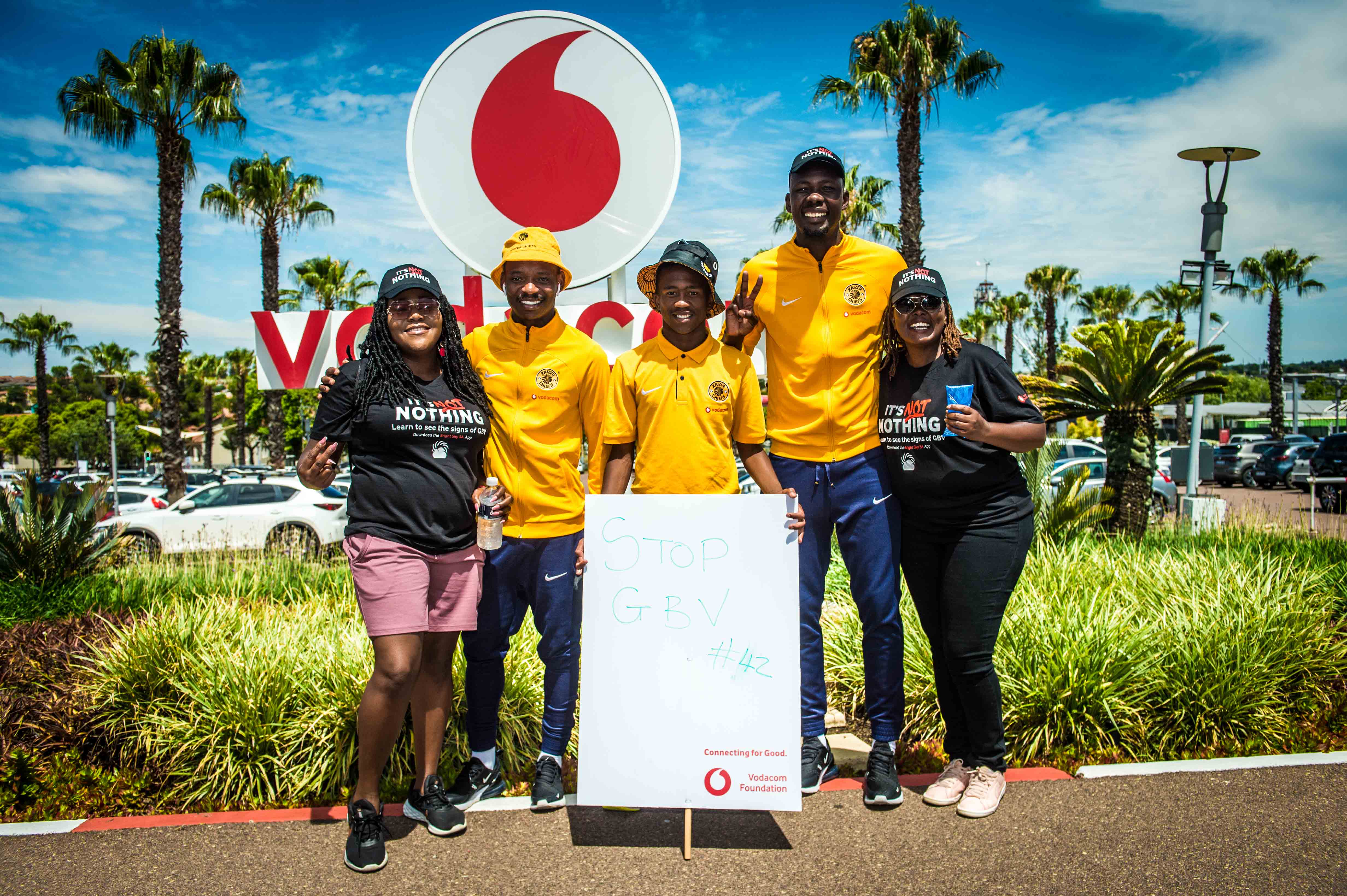 On Wednesday 7 December, more than 20 Kaizer Chiefs players from the First Team and Reserve Team squads took part in a walk organised by the Vodacom Foundation